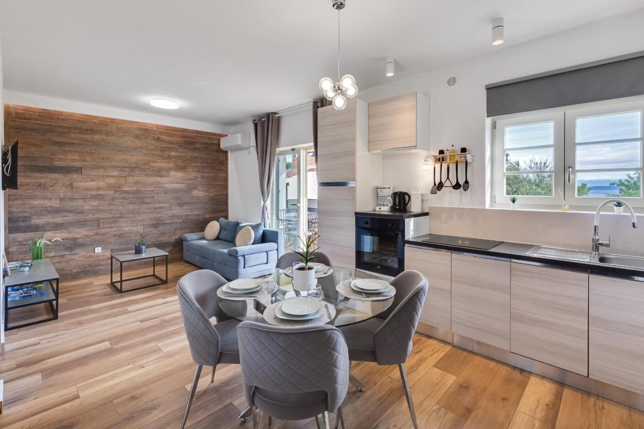 Teona Luxury With Terrace Apartment