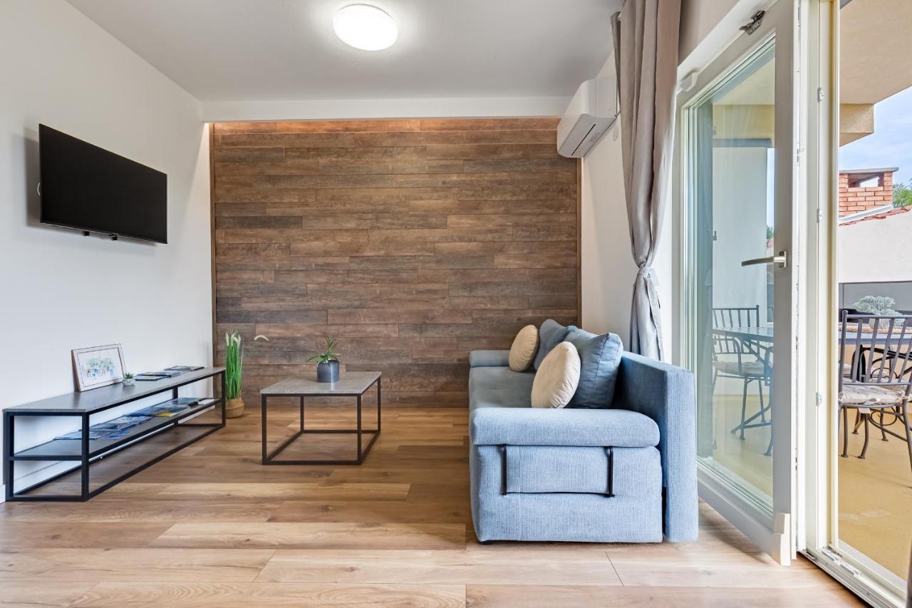 Teona Luxury With Terrace Apartment Sali