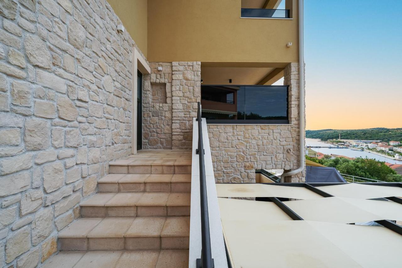 Teona Luxury With Terrace Apartment Sali