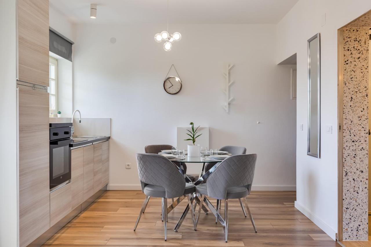 Teona Luxury With Terrace Apartment Sali